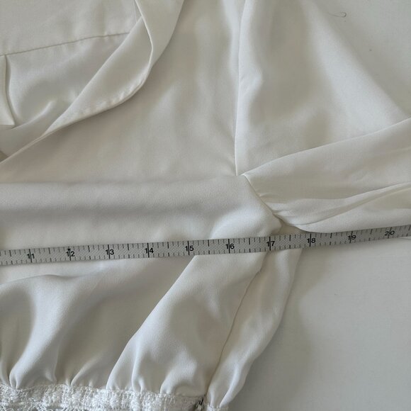 Wyldr XS White Lace Hem Long Sleeve Crop Top With V-Neck & Button Cuffs - Picture 8 of 8